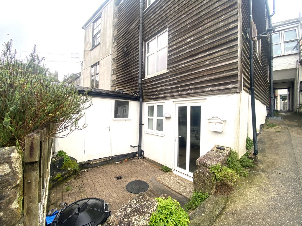 2 bed Flat for rent in Cornwall. From Martin & Co - Falmouth