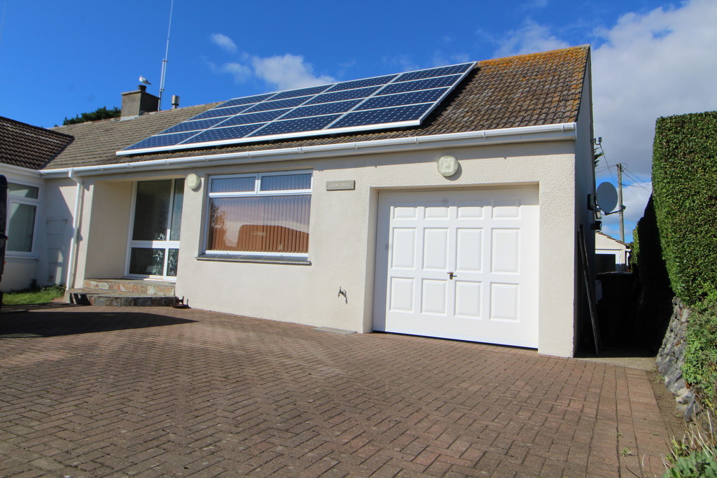 1 bed Semi-detached bungalow for rent in Mullion. From Martin & Co - Falmouth