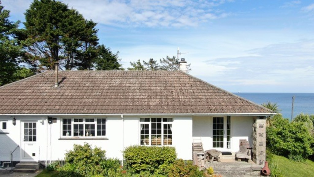 3 bed Detached bungalow for rent in Cornwall. From Martin & Co - Falmouth
