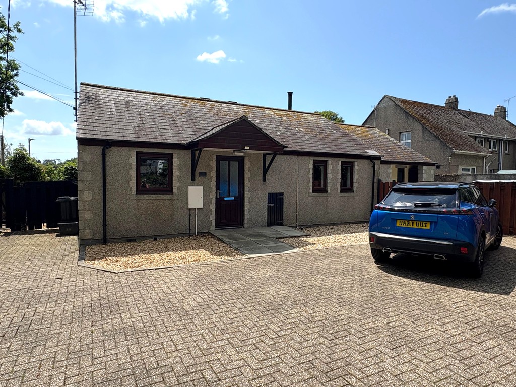 2 bed Detached bungalow for rent in Cornwall. From Martin & Co - Falmouth