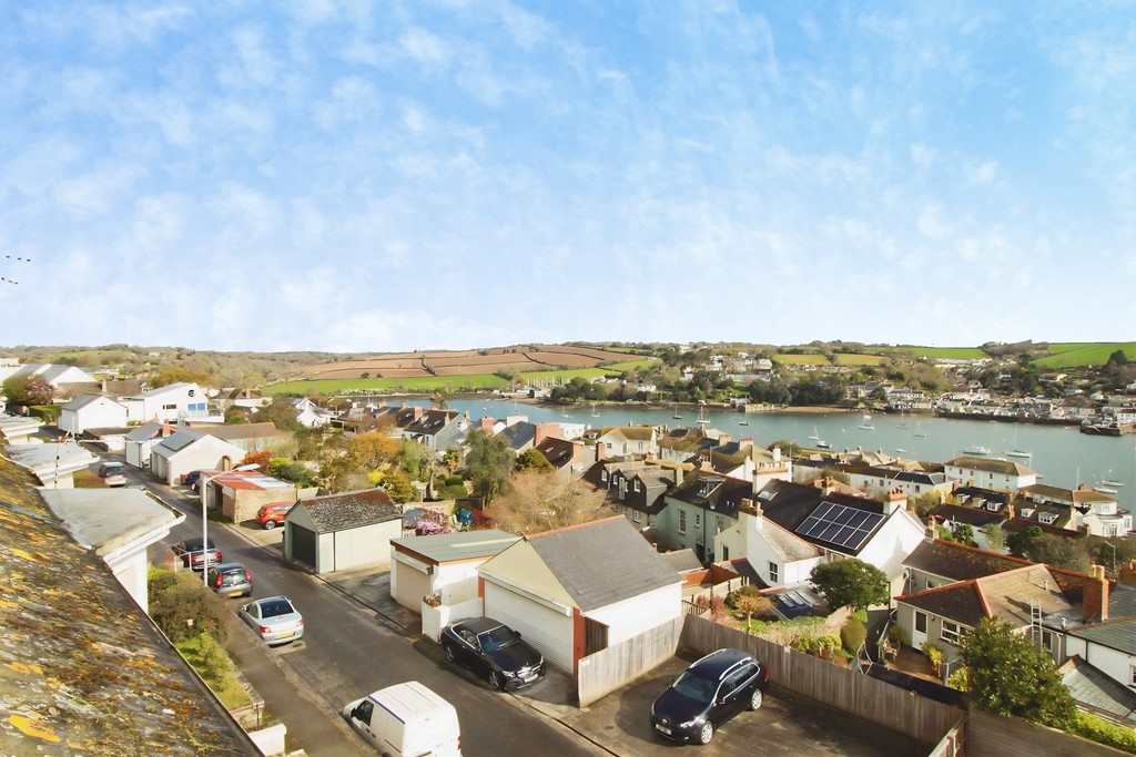 2 bed Apartment for rent in Cornwall. From Martin & Co - Falmouth