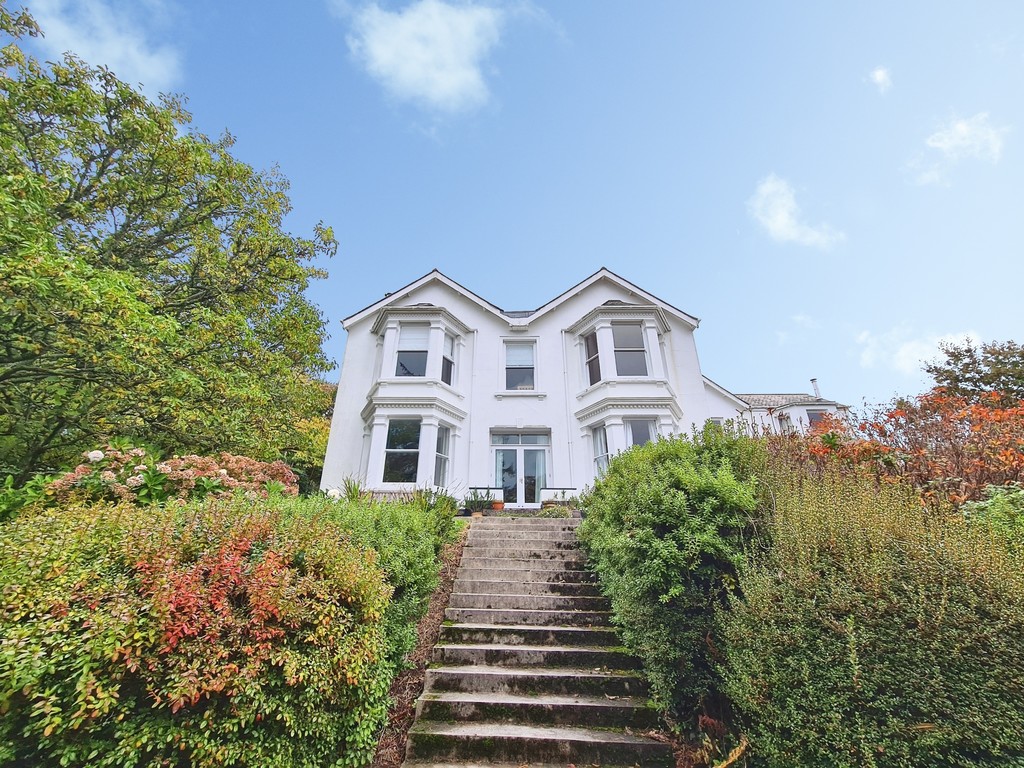 2 bed 1st Floor Flat for rent in Cornwall. From Martin & Co - Falmouth