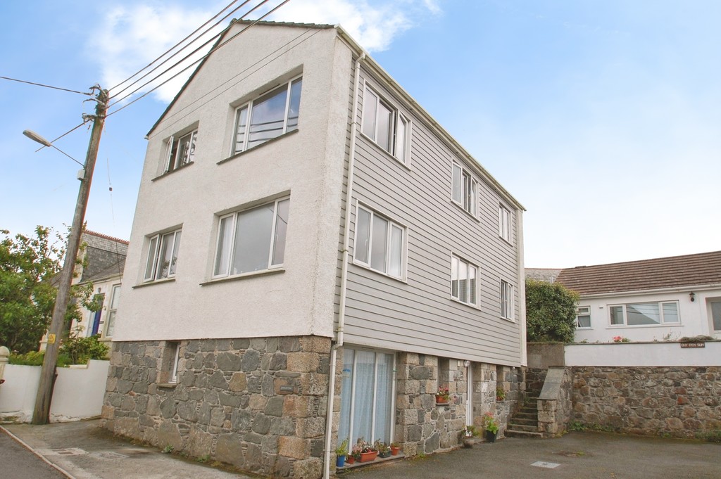 2 bed 1st Floor Flat for rent in St Keverne. From Martin & Co - Falmouth