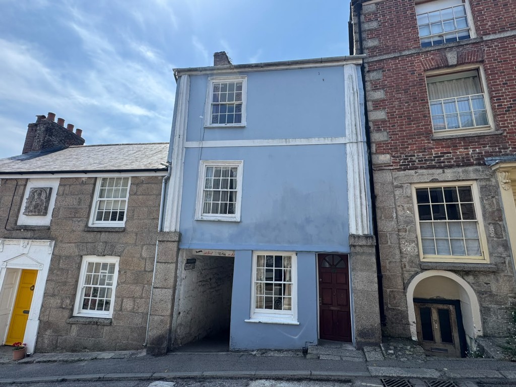 4 bed Mid Terraced House for rent in Cornwall. From Martin & Co - Falmouth