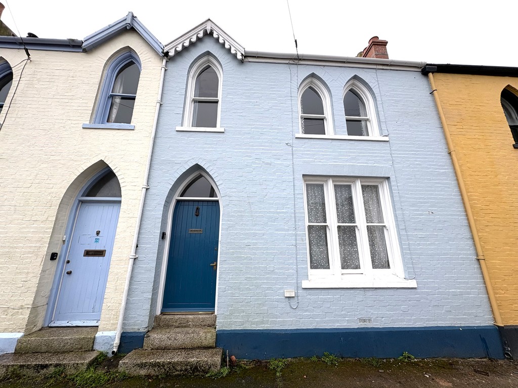 3 bed Mid Terraced House for rent in Falmouth. From Martin & Co - Falmouth