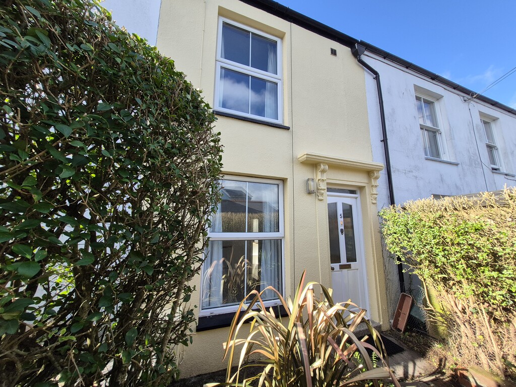 1 bed Mid Terraced House for rent in Falmouth. From Martin & Co - Falmouth