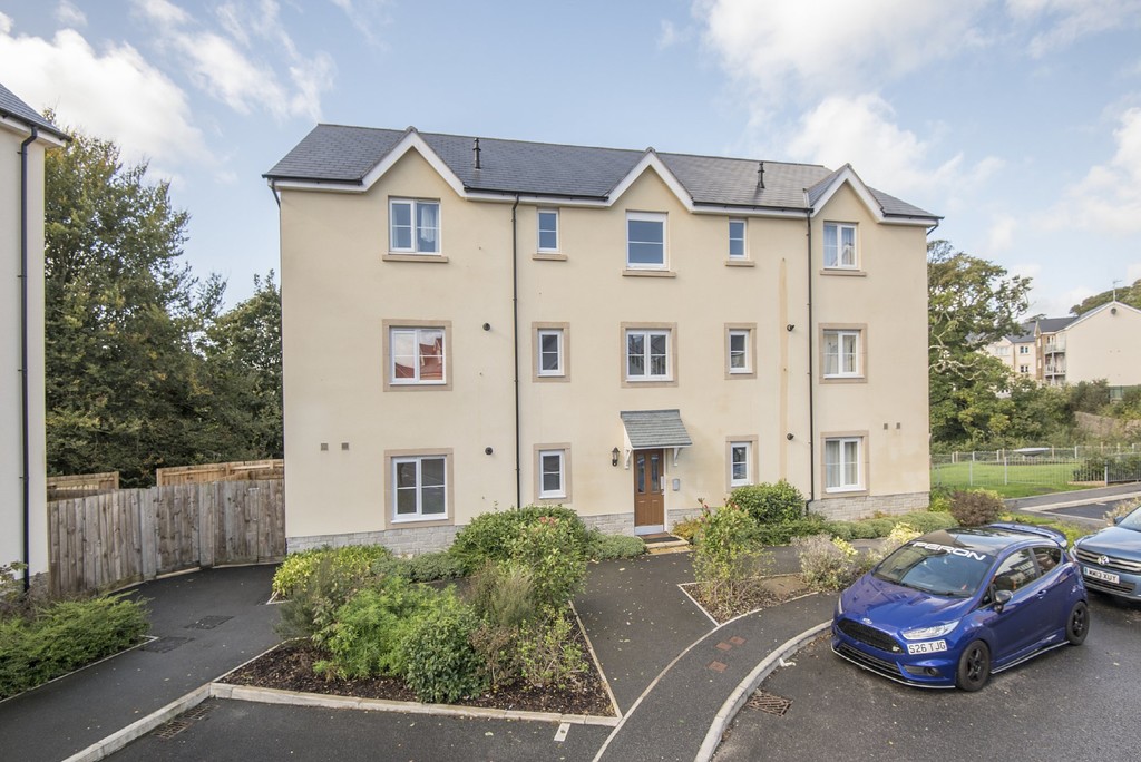 2 bed Apartment for rent in Mabe Burnthouse. From Martin & Co - Falmouth