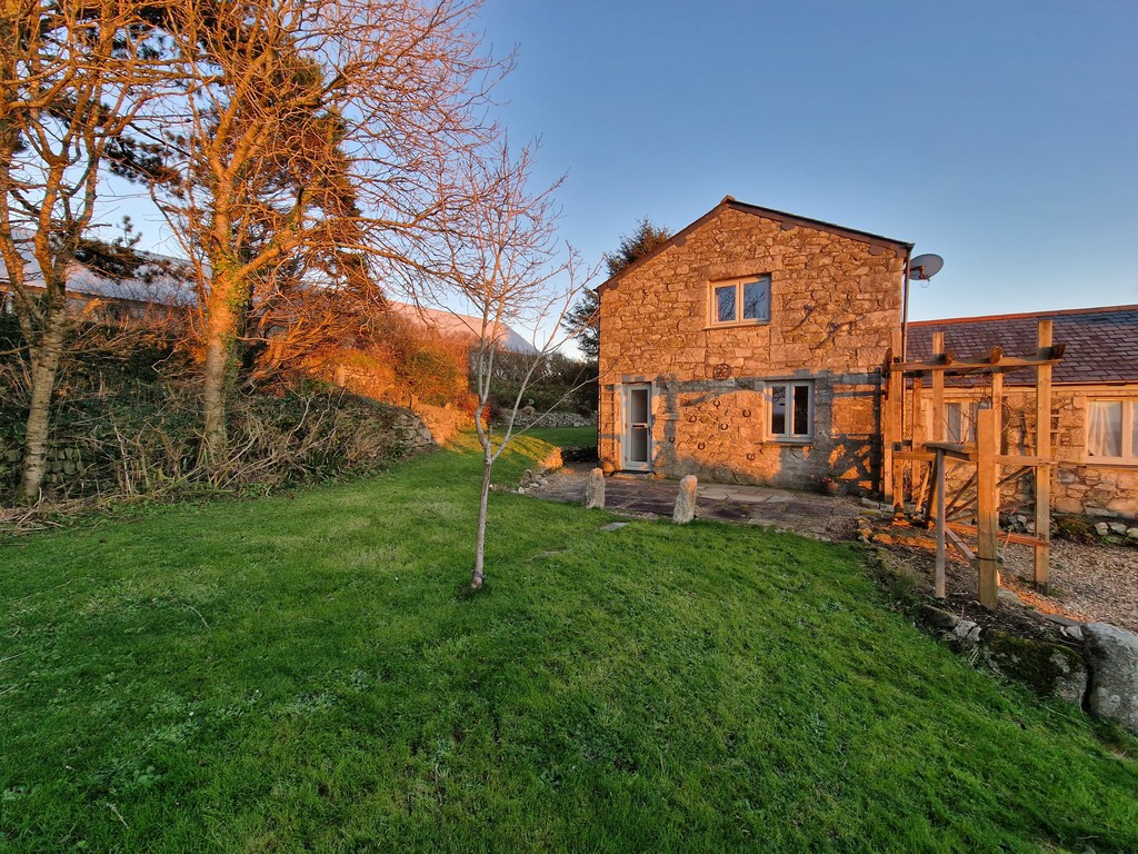 2 bed Cottage for rent in Ashton. From Martin & Co - Falmouth