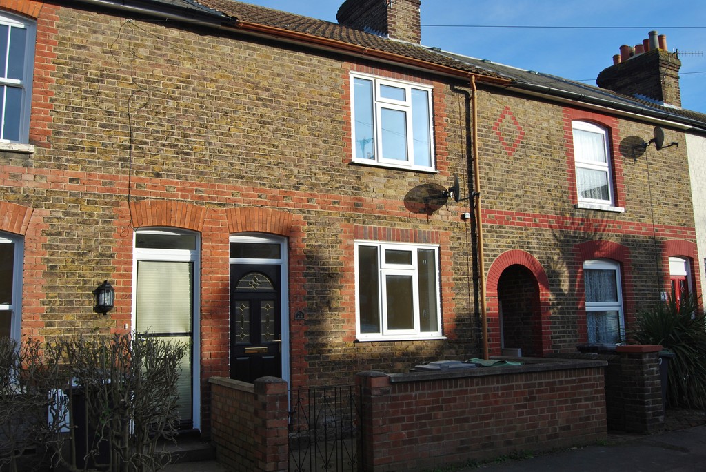 2 bed Mid Terraced House for rent in Kent. From Martin & Co - Tonbridge