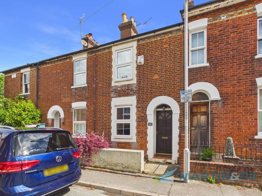 2 bed Mid Terraced House for rent in Tonbridge. From Martin & Co - Tonbridge