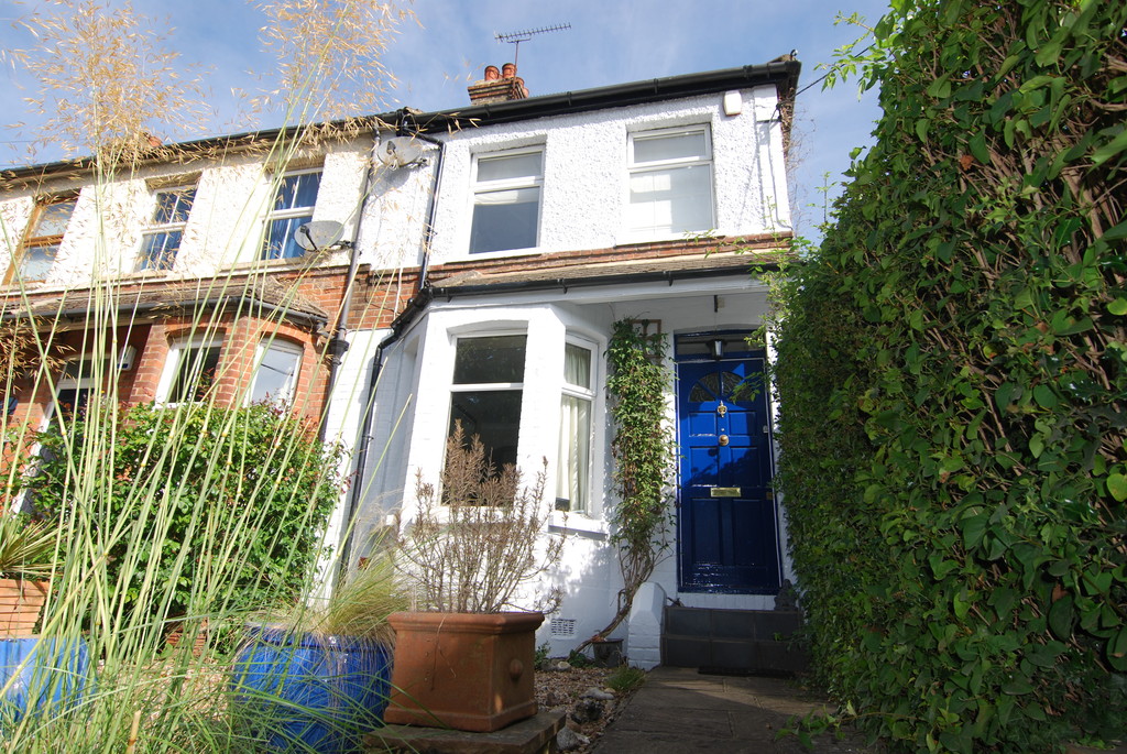 2 bed Mid Terraced House for rent in Platt. From Martin & Co - Tonbridge