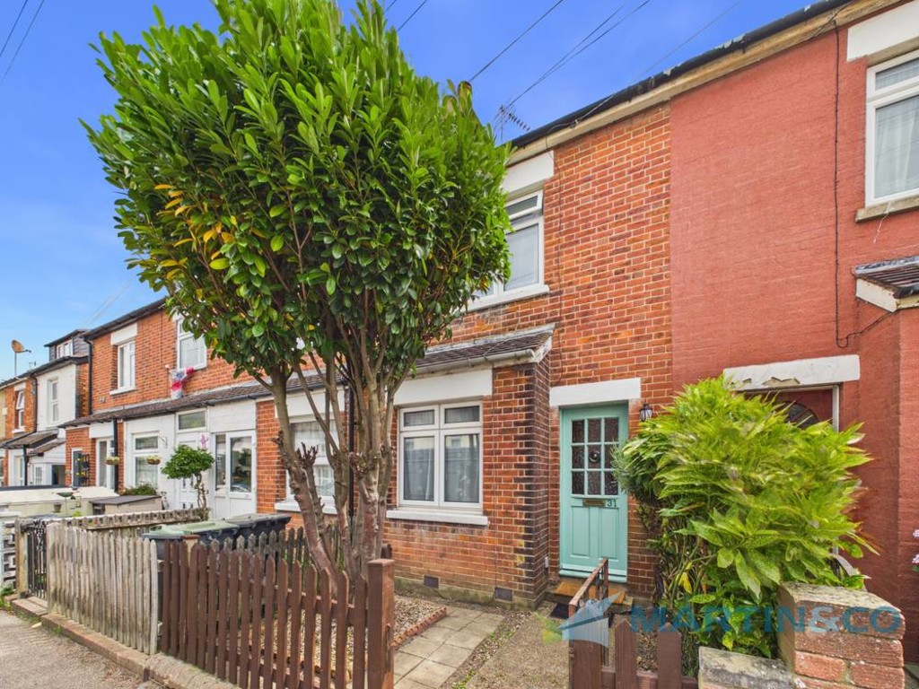 2 bed Mid Terraced House for rent in Tonbridge. From Martin & Co - Tonbridge