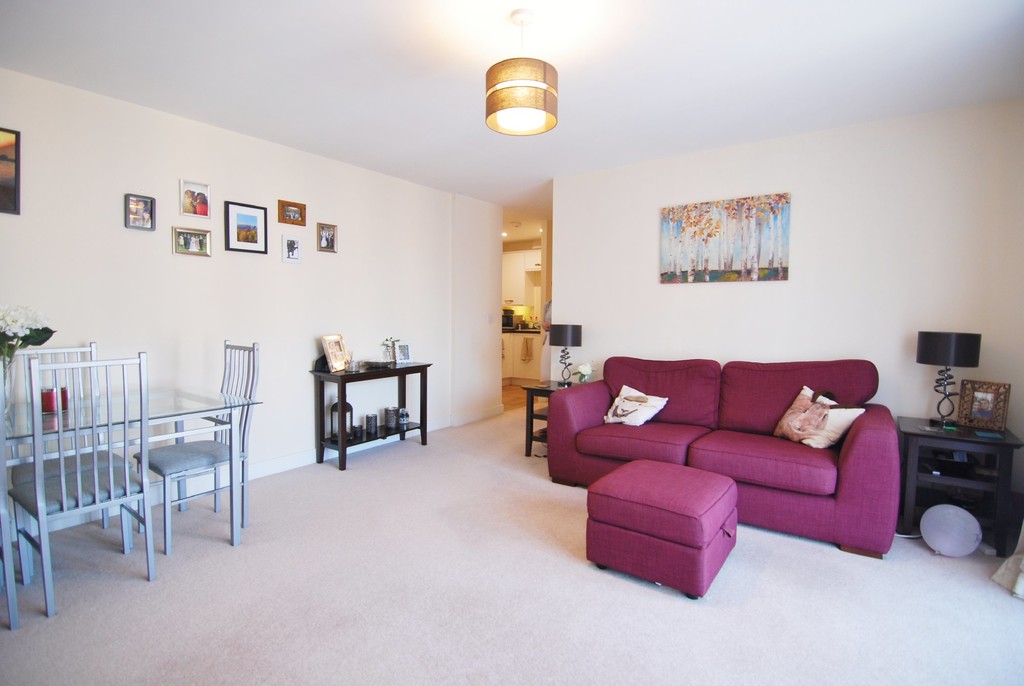 2 bed Apartment for rent in Kent. From Martin & Co - Tonbridge