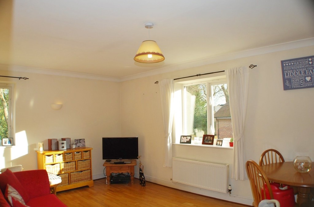 2 bed Apartment for rent in Tonbridge. From Martin & Co - Tonbridge