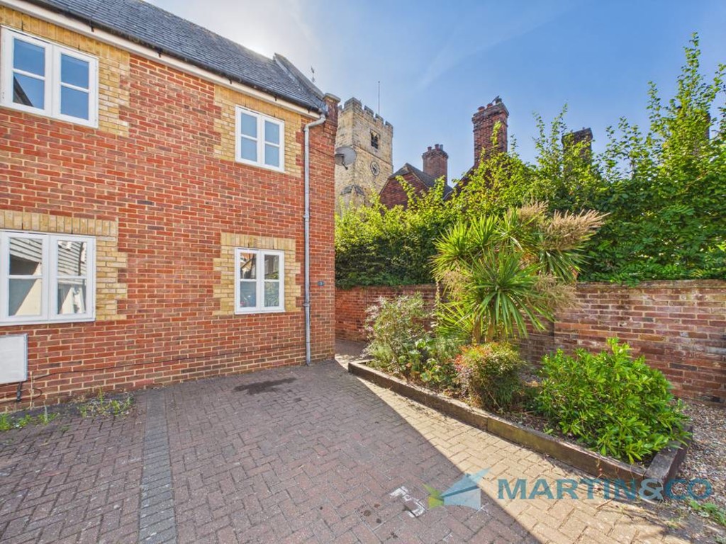 2 bed End of Terrace for rent in Kent. From Martin & Co - Tonbridge