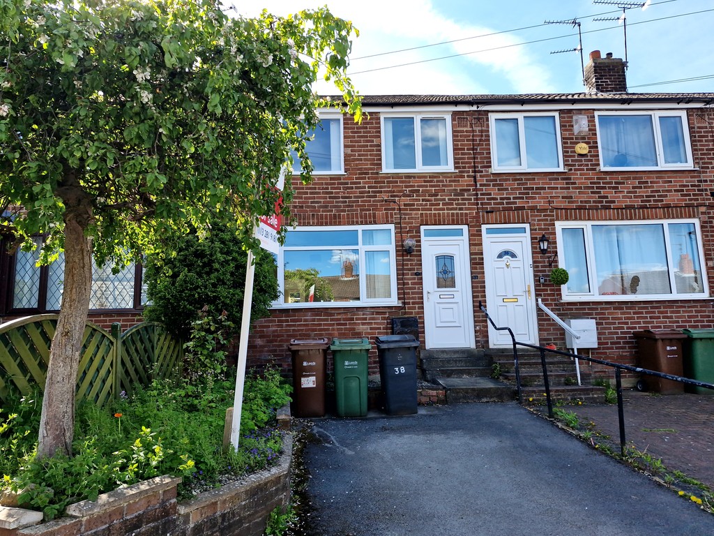 3 bed Mid Terraced House for rent in West Yorkshire. From Martin & Co - Leeds Horsforth