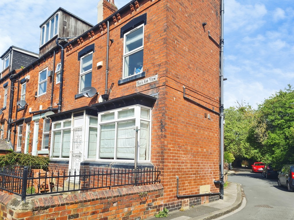 3 bed Apartment for rent in West Yorkshire. From Martin & Co - Leeds Horsforth