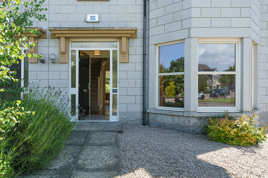 5 bed Mid Terraced House for rent in Aberdeen. From Martin & Co - Aberdeen