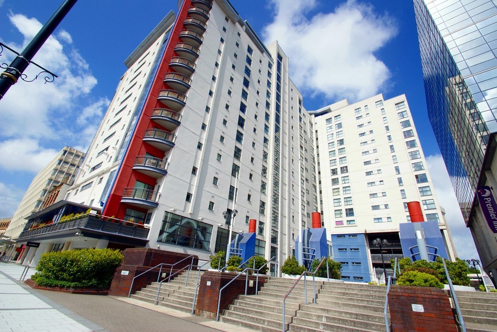 3 bed Penthouse for rent in Wales. From Martin & Co - Cardiff