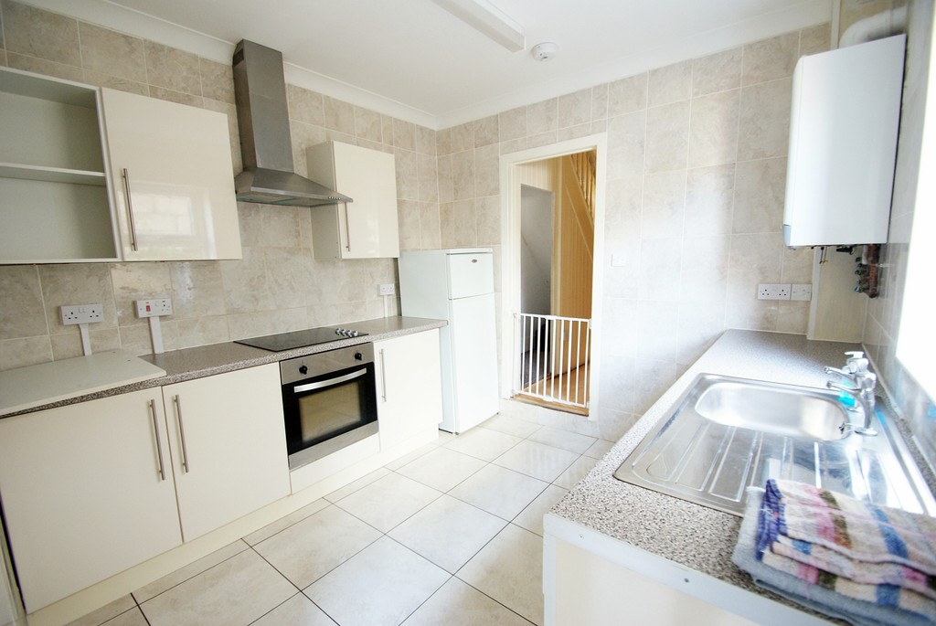 4 bed Mid Terraced House for rent in Cardiff. From Martin & Co - Cardiff