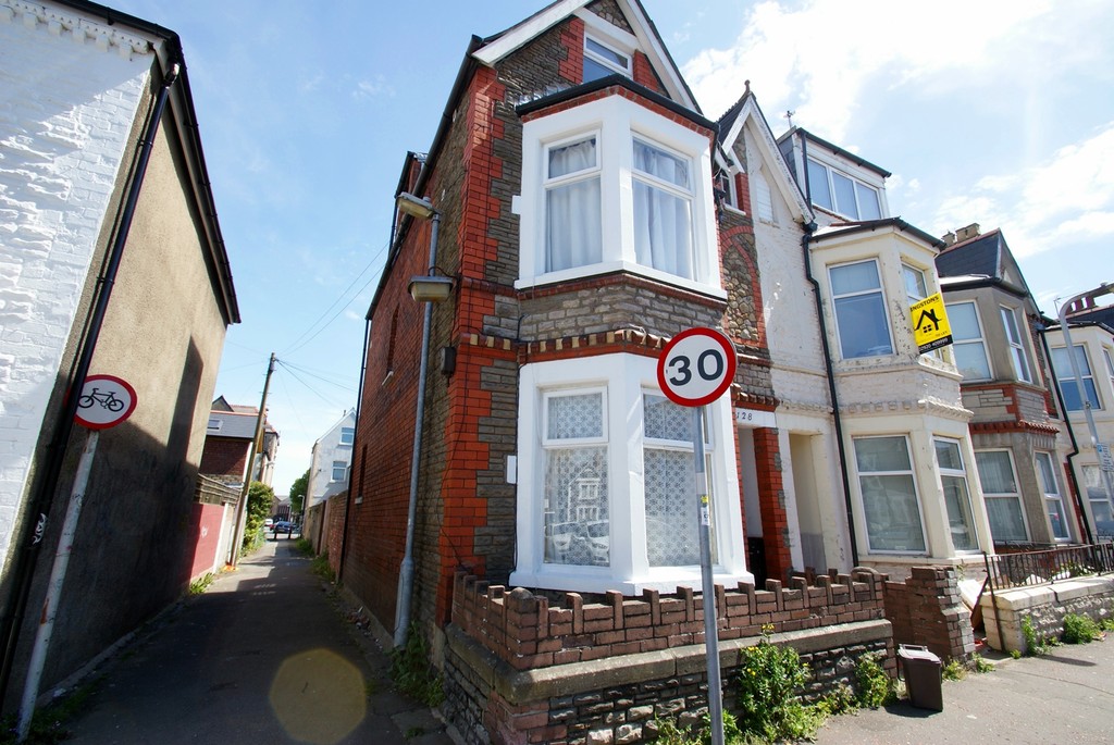 2 bed 1st Floor Flat for rent in Cardiff. From Martin & Co - Cardiff 2 bed 1st Floor Flat for rent in Cardiff. From Martin & Co - Cardiff