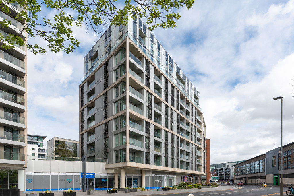 3 bed Apartment for rent in England. From Martin & Co - Chelsea Riverside