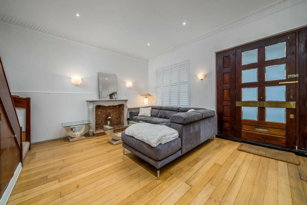 2 bed Mews for rent in Chelsea. From Martin & Co - Chelsea Riverside