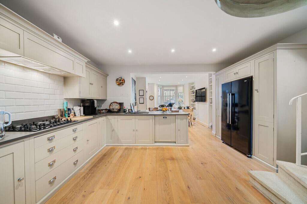 4 bed Mid Terraced House for rent in Battersea. From Martin & Co - Chelsea Riverside