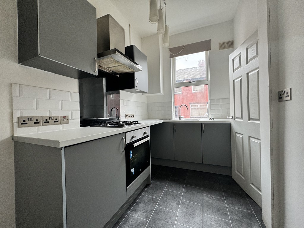2 bed End Terraced House for rent in West Yorkshire. From Martin & Co - Leeds City