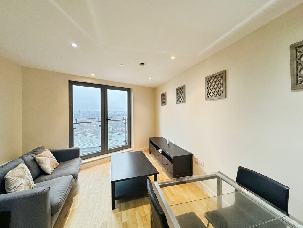 2 bed Penthouse for rent in West Yorkhire. From Martin & Co - Leeds City
