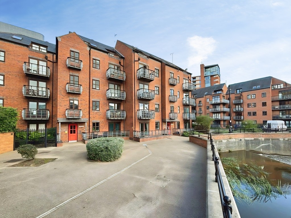 2 bed Apartment for rent in Leeds. From Martin & Co - Leeds City