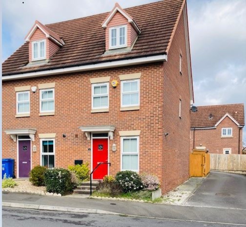 3 bed Semi-Detached House for rent in Derbyshire. From Martin & Co - Chesterfield
