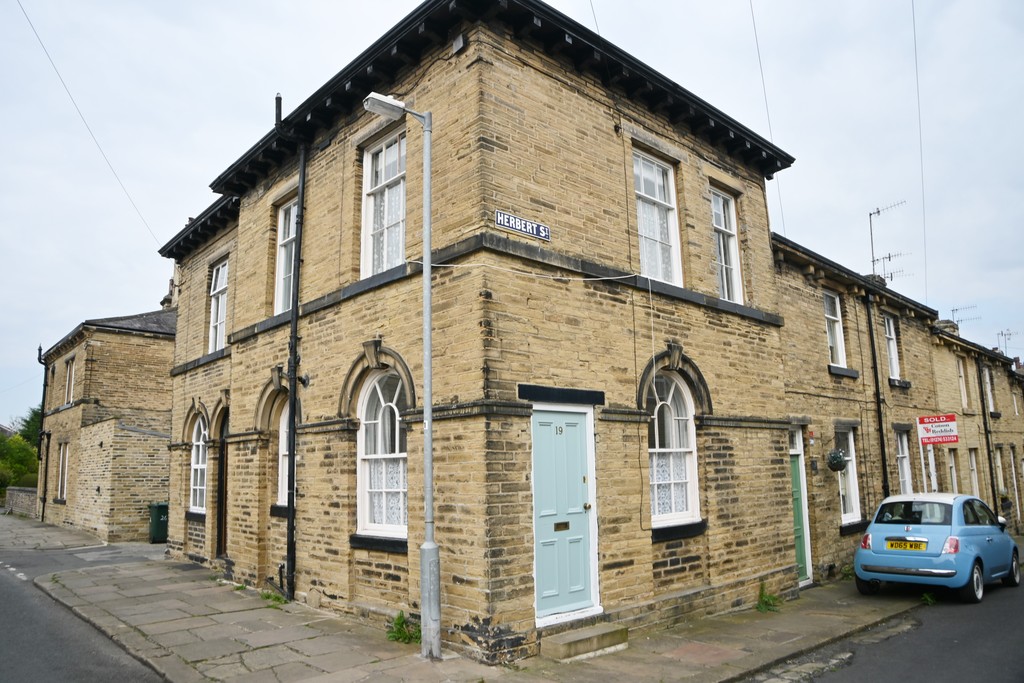 2 bed End Terraced House for rent in West Yorkshire. From Martin & Co - Saltaire