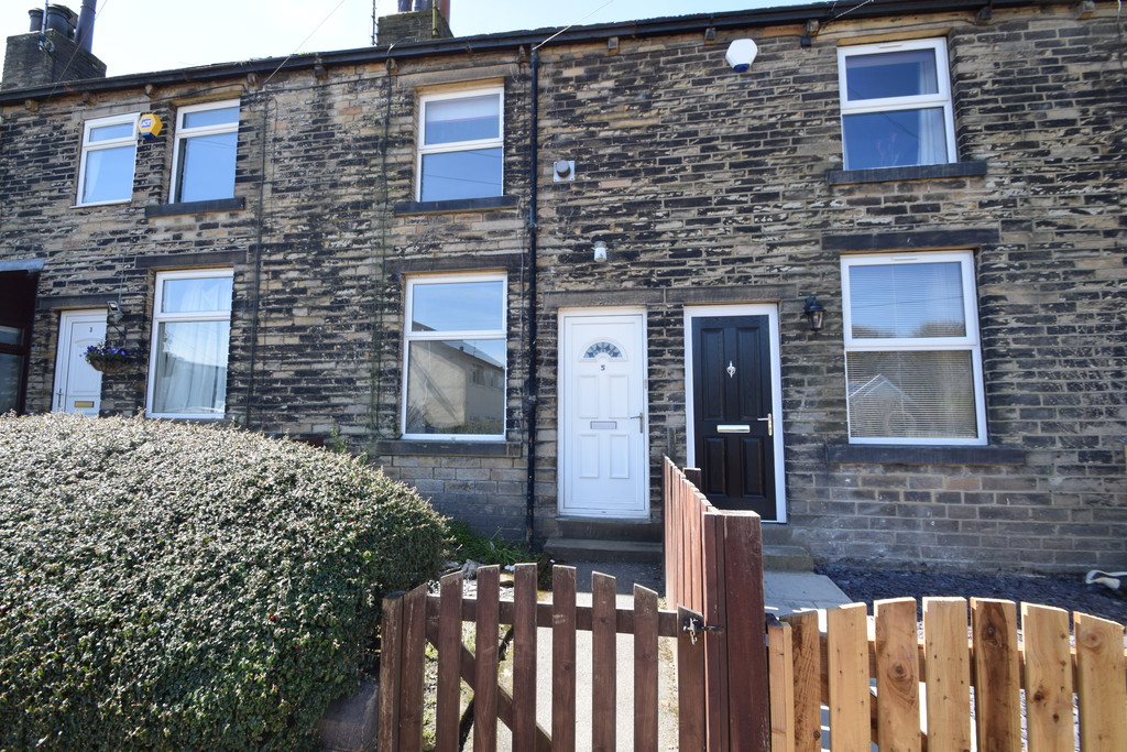 2 bed Mid Terraced House for rent in West Yorkshire. From Martin & Co - Saltaire