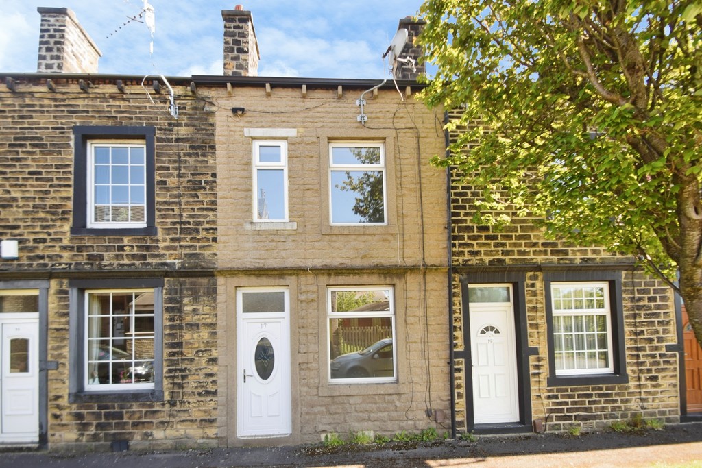 4 bed Mid Terraced House for rent in Keighley. From Martin & Co - Saltaire