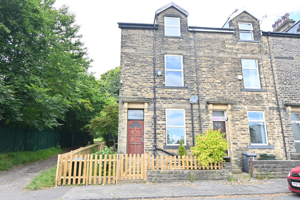 4 bed End of Terrace for rent in Keighley. From Martin & Co - Saltaire 4 bed End of Terrace for rent in Keighley. From Martin & Co - Saltaire