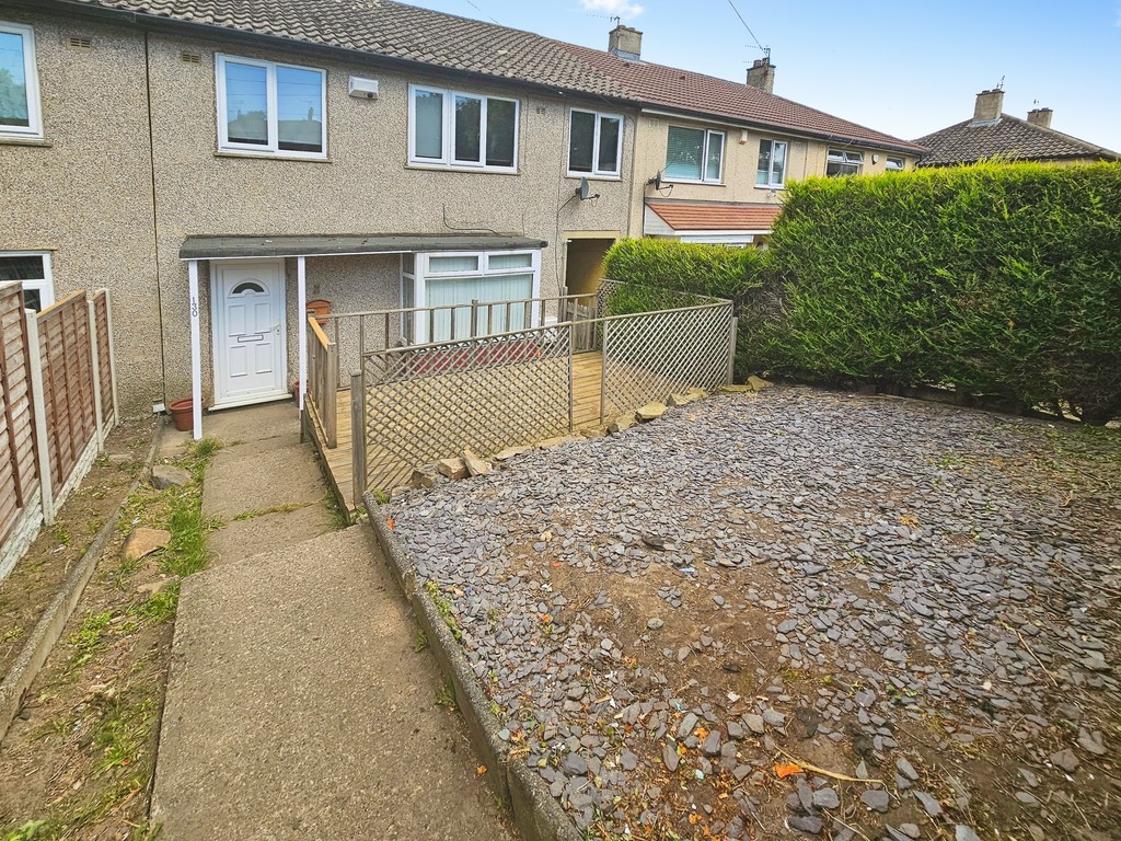 4 bed Mid Terraced House for rent in Calverley. From Martin & Co - Saltaire