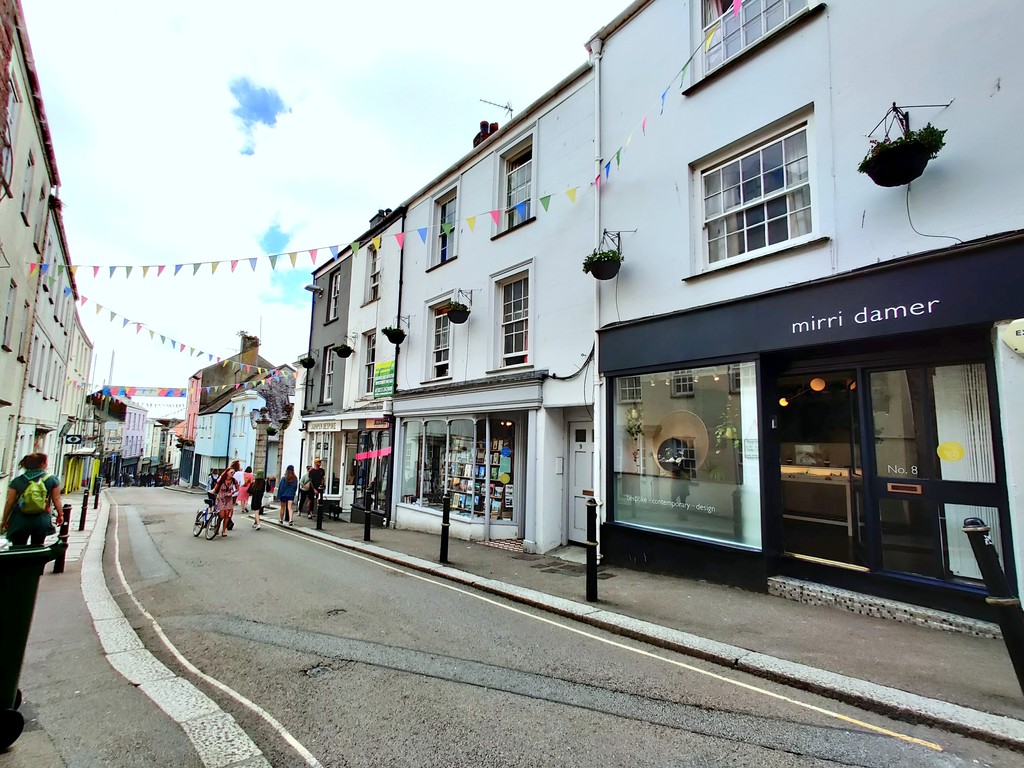 3 bed Apartment for rent in Cornwall. From Martin & Co - Truro