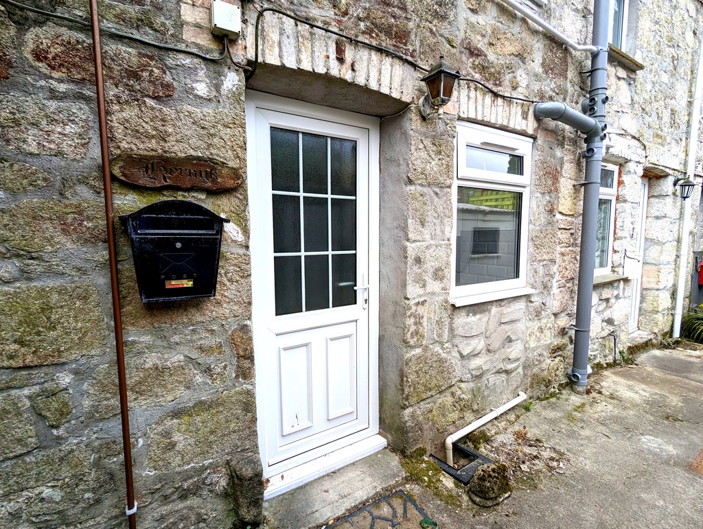 1 bed Mid Terraced House for rent in Cornwall. From Martin & Co - Truro 1 bed Mid Terraced House for rent in Cornwall. From Martin & Co - Truro