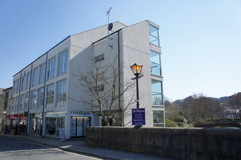 2 bed 1st Floor Flat for rent in Cornwall. From Martin & Co - Truro