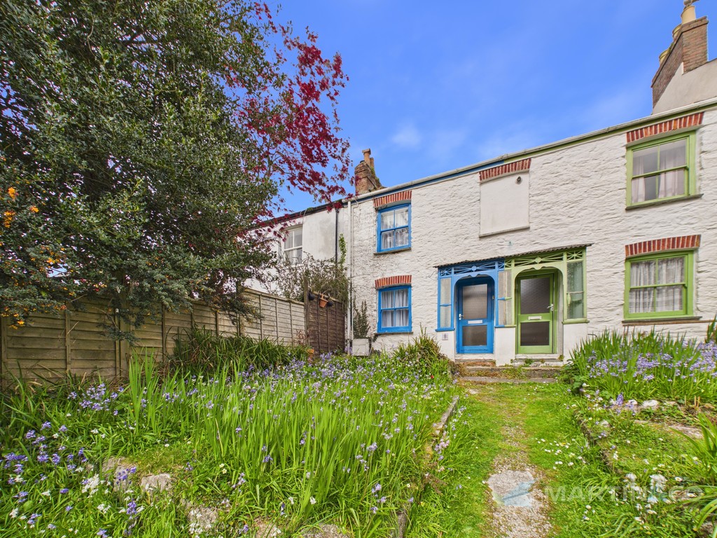 2 bed Mid Terraced House for rent in Cornwall. From Martin & Co - Truro