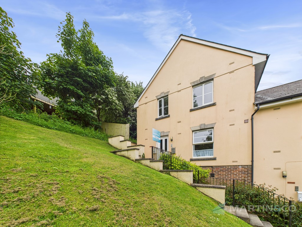 2 bed Apartment for rent in Truro. From Martin & Co - Truro