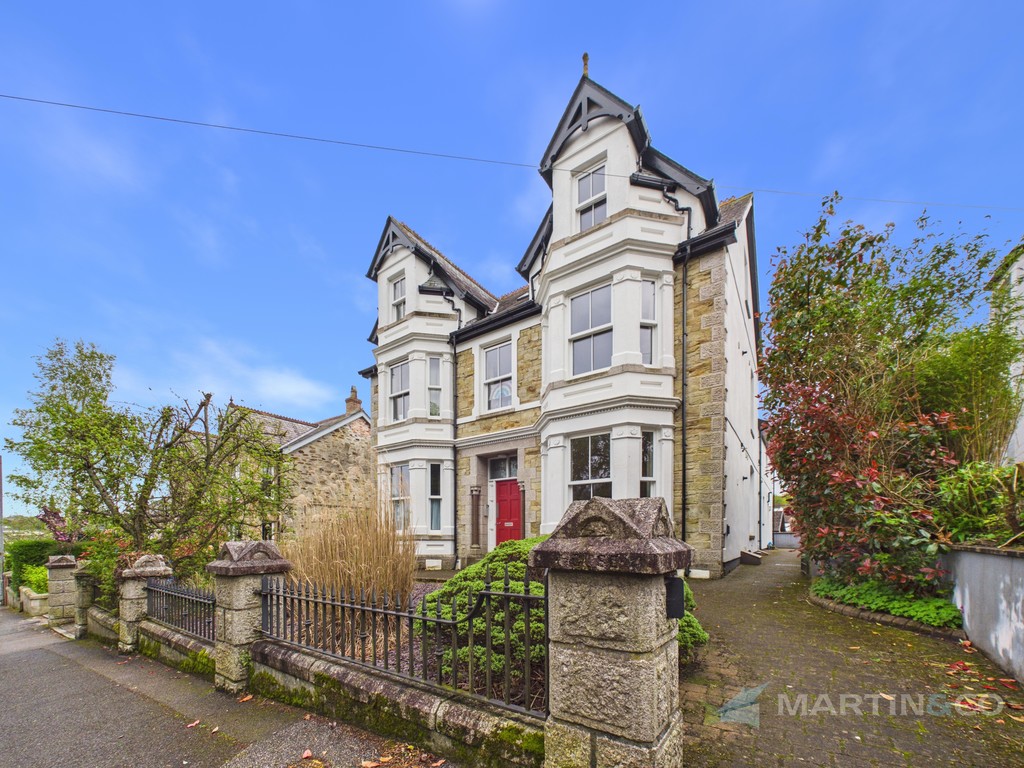 1 bed 1st Floor Flat for rent in Truro. From Martin & Co - Truro
