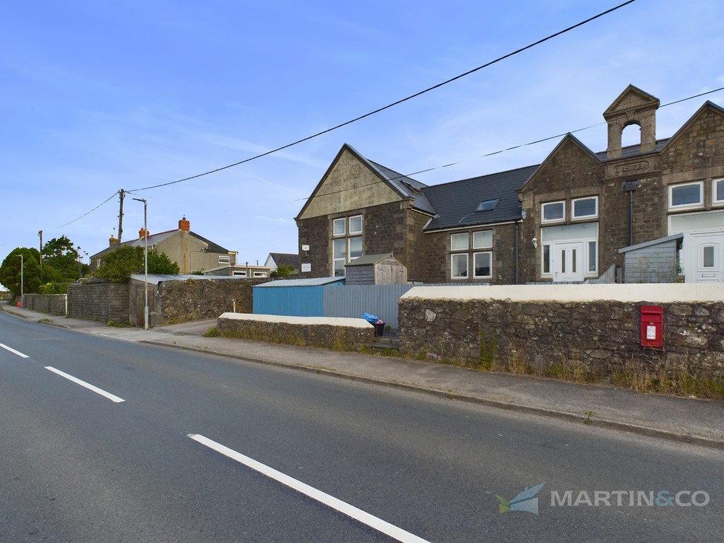 2 bed Mid Terraced House for rent in Cornwall. From Martin & Co - Truro
