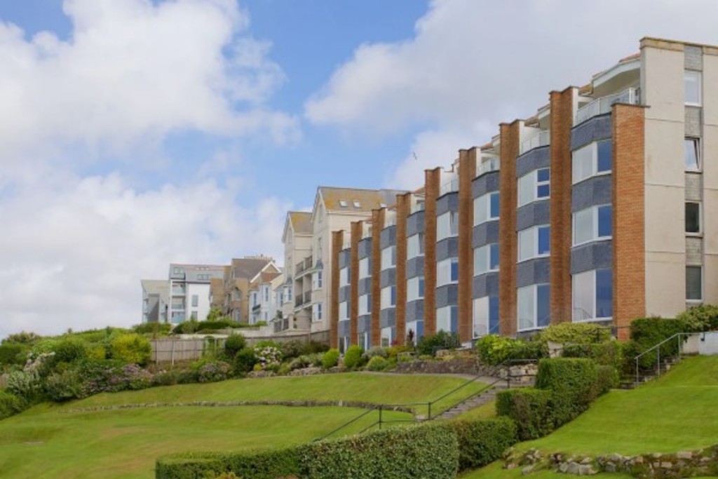 2 bed Apartment for rent in Cornwall. From Martin & Co - Truro