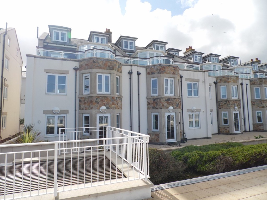 2 bed Apartment for rent in Cornwall. From Martin & Co - Truro