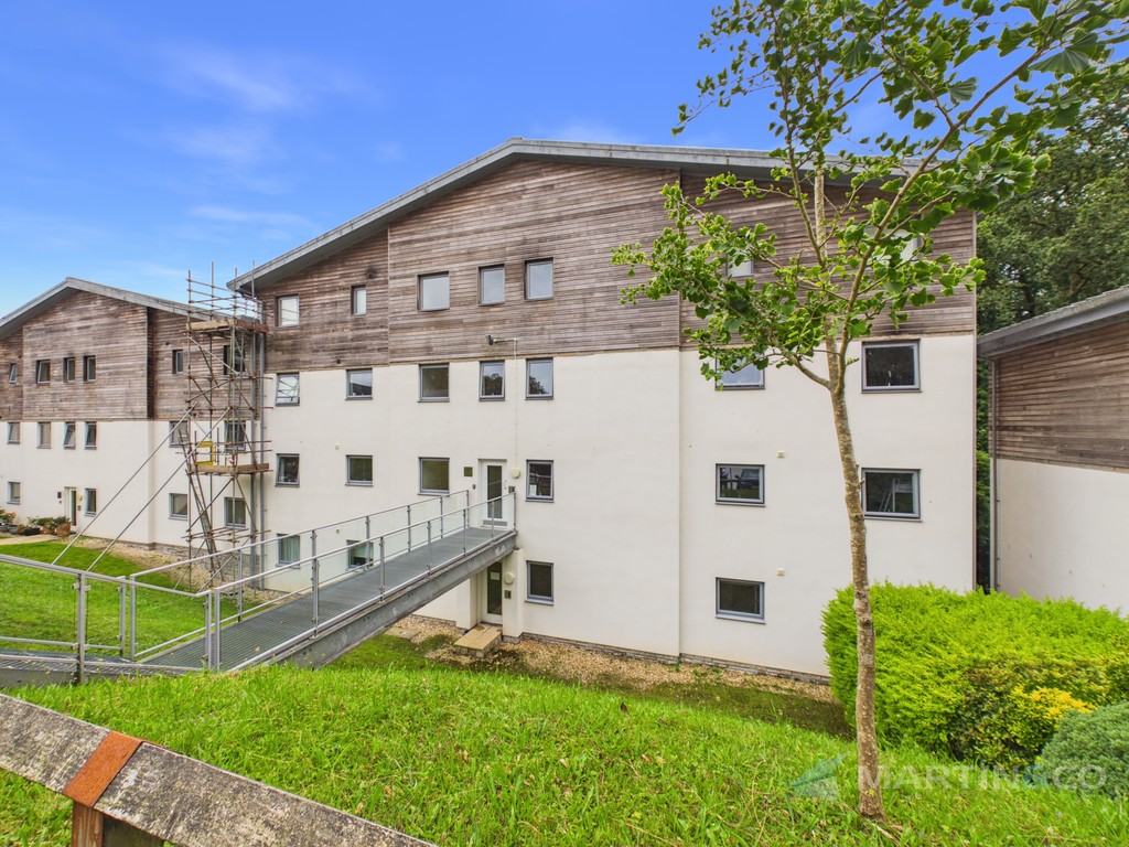 2 bed Apartment for rent in Duporth. From Martin & Co - Truro