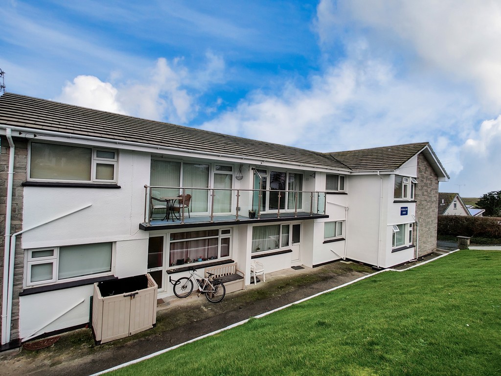 2 bed Apartment for rent in Cornwall. From Martin & Co - Truro