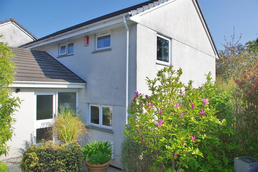 3 bed End of Terrace for rent in Cornwall. From Martin & Co - Truro