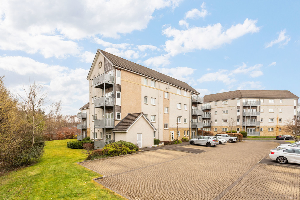 2 bed 1st Floor Flat for rent in Scotland. From Martin & Co - Bathgate